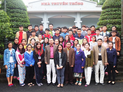 Phó tỉnh trưởng tỉnh Luông Nậm Thà nước CHDCND Lào thăm trường và gặp mặt lưu sinh viên Lào.